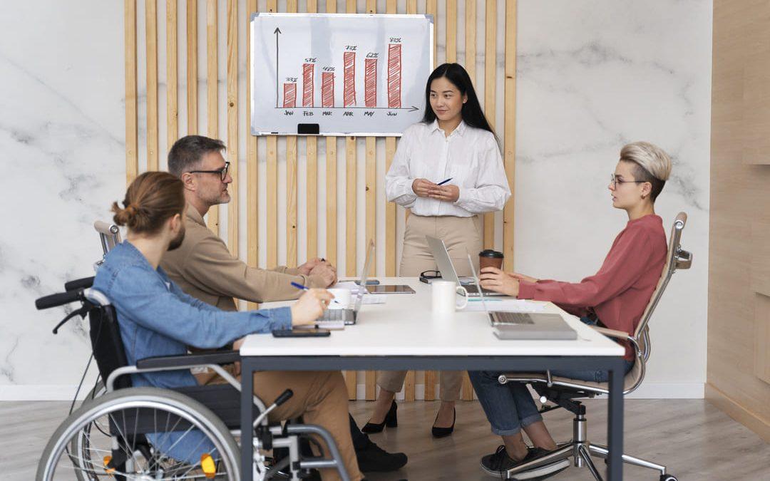 Pessoas diversas em reunião empresarial